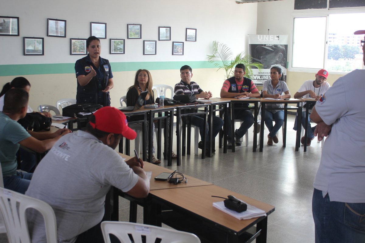 uneslara_'s tweet photo. #Ahora Mesa interinstitucional #RegresoAClasesEnPazyAlegría2017 con presencia de @MIJPVenezuela @DPDLara @INCODIROFICIAL @UniversidadUNES https://t.co/MFKbwS927f