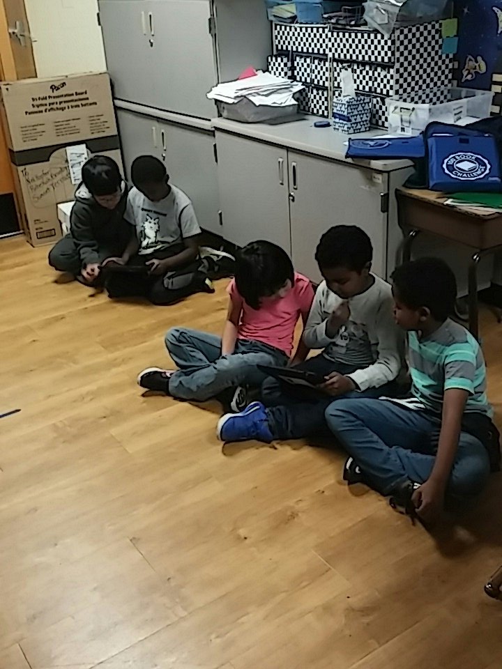 MrsBranby's tweet photo. Coding + collaboration = creativity! #sunsetRPS #coding https://t.co/vTXx75tTn6
