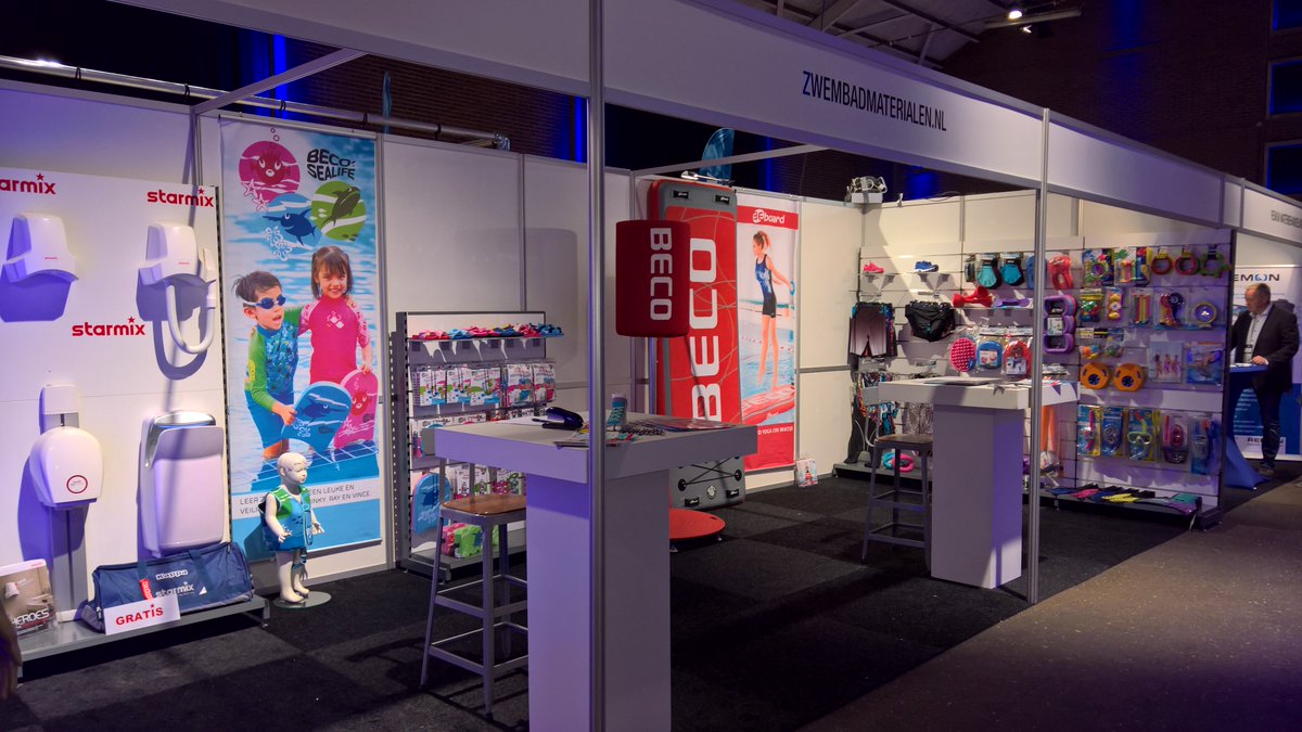 Zwembadm's tweet photo. Vandaag veel van onze klanten gesproken op de @zwembadbranche dag. Wat een leuke dag vandaag en leuke mensen ontmoet en gesproken. #ZBBD17 https://t.co/BPht4r5WnI
