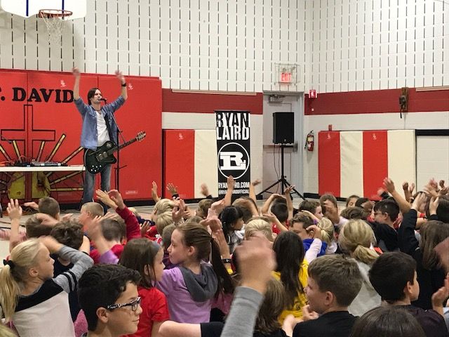 StDavidWildcats's tweet photo. St. David students are #biggerthanthat. Thank you, #ryanlaird, for inspiring us today: celebrating uniqueness and following dreams. https://t.co/Ligj8LGyX2