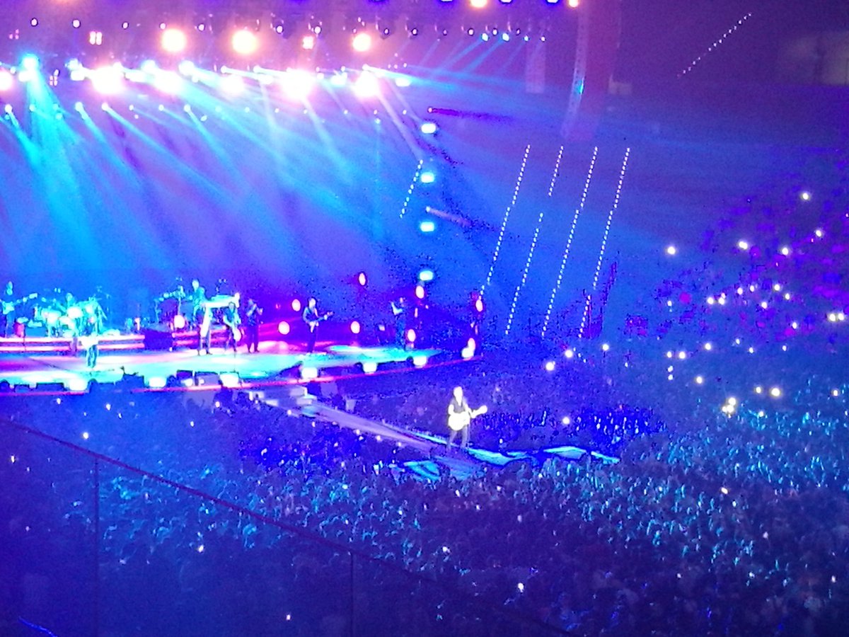 aieieBra's tweet photo. Al #Palalpitour al concerto del Liga @ligabue #MadeInItaly #MadeInItalytour Mitico !!! https://t.co/xgk00ilNKb