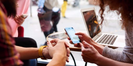 BusinessInsider's tweet photo. From Fortune 500s to small businesses, real businesses are already using chatbots to improve t https://t.co/5942wlt4bx https://t.co/7IApBOin39