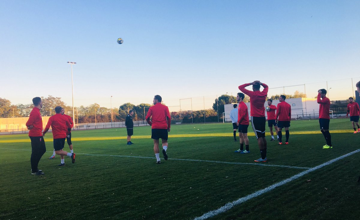 andrezieuxbthfc's tweet photo. ⚽️#OLASF J3 :  Ce soir les rouges à l’entrainement sur la magnifique pelouse du stade des Goutterons🏟 

#TeamASF🔴🔵 #National🏆 https://t.co/A0Ds3CVB50