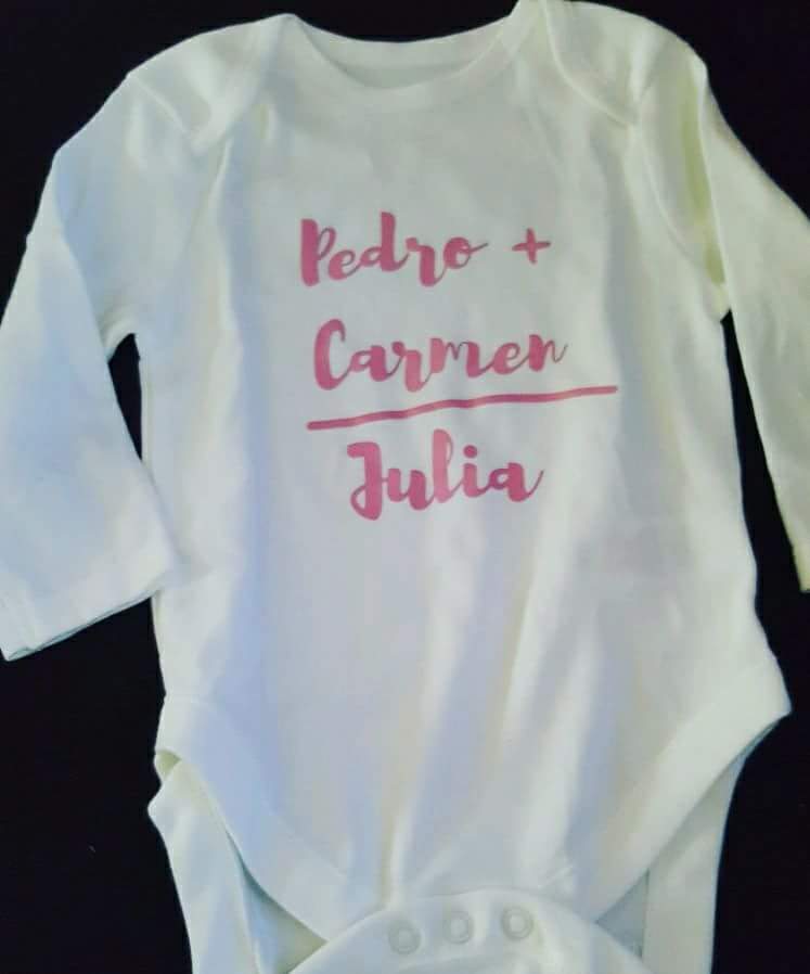 GadideaD's tweet photo. El amor siempre suma y a veces da estos resultados taaan bonitos. #bodyspersonalizados #bebe #regalobebe #ropabebe #reciennacido https://t.co/CreVPygPOD