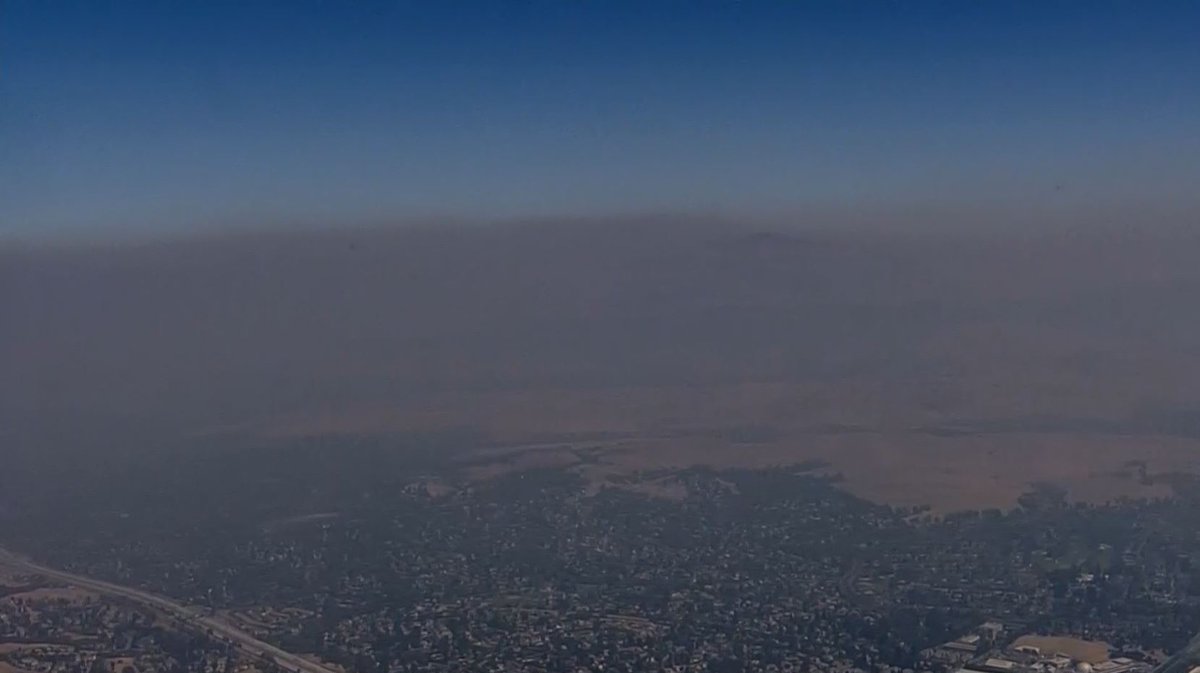 CHP_RedwoodCity's tweet photo. Heavy Drift Smoke continues to be present in the Bay Area, visit https://t.co/xlJmwp0kie for updates on Bay Area Air Quality. https://t.co/vuzVccBCQ9