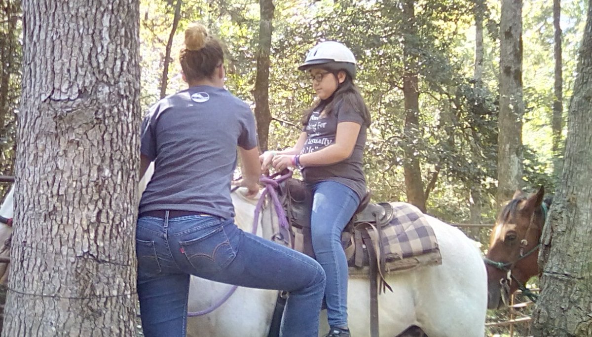 vcox3's tweet photo. Fifth graders go horseback riding in the afternoon and learn about pioneering. #Sinclair_ES https://t.co/TDRxogzv04