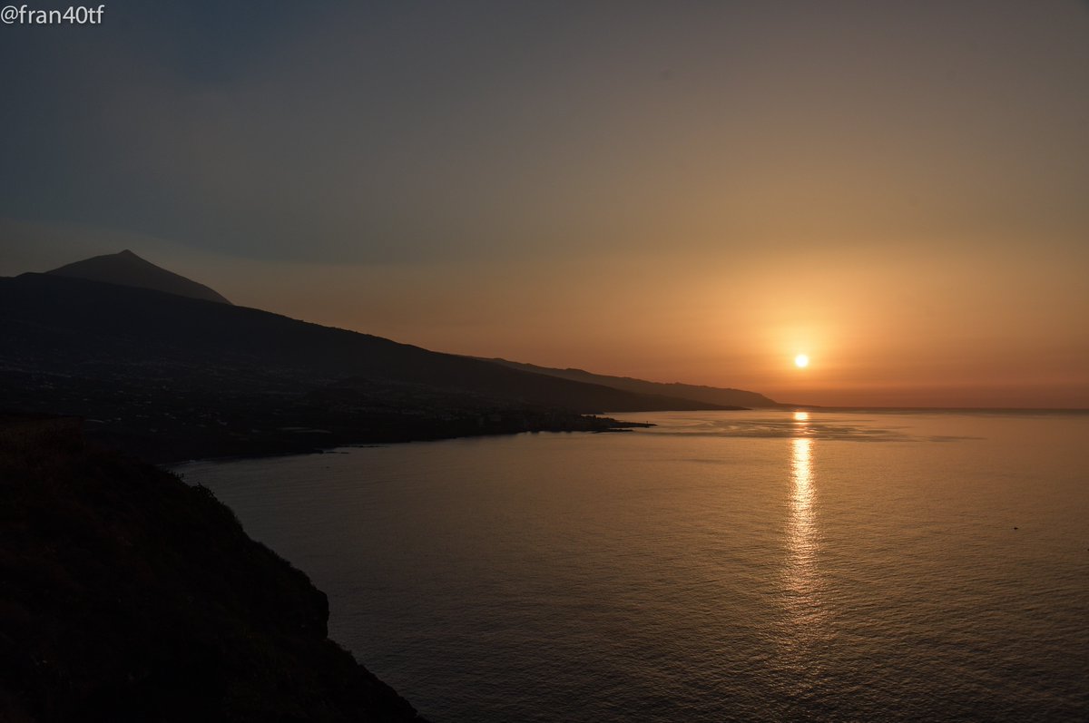 fran40tf's tweet photo. Calma total por norte Tenerife Atardecer @ecazatormentas @MeteoRTVC @vizjes @Tenerife_Ocio @LoqueveoTfe @MeteoMorella @holyber @MariRamosLG https://t.co/LgTf2Rrfuf