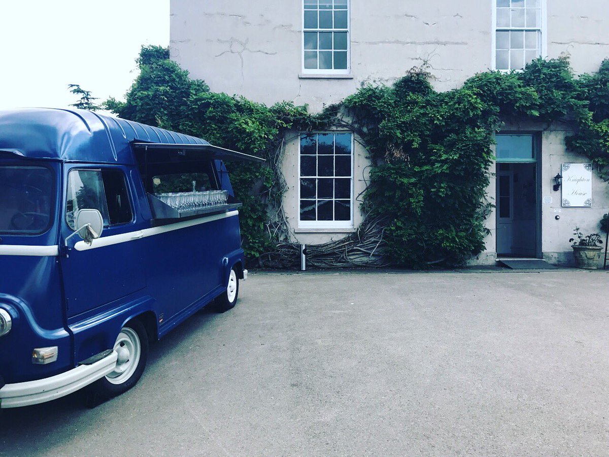 Esther is all set to serve cocktails, prosecco and all types of drinks for weddings in 2018 and beyond... #WeddingHour #MobileBar