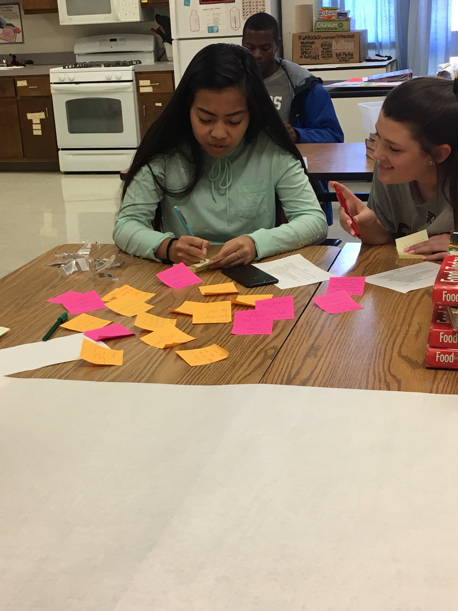 NGKeyClub's tweet photo. Northgate Key club preparing for National Teen Driver Safety Week! #1Life1Choice https://t.co/1gvZ8bGjrN