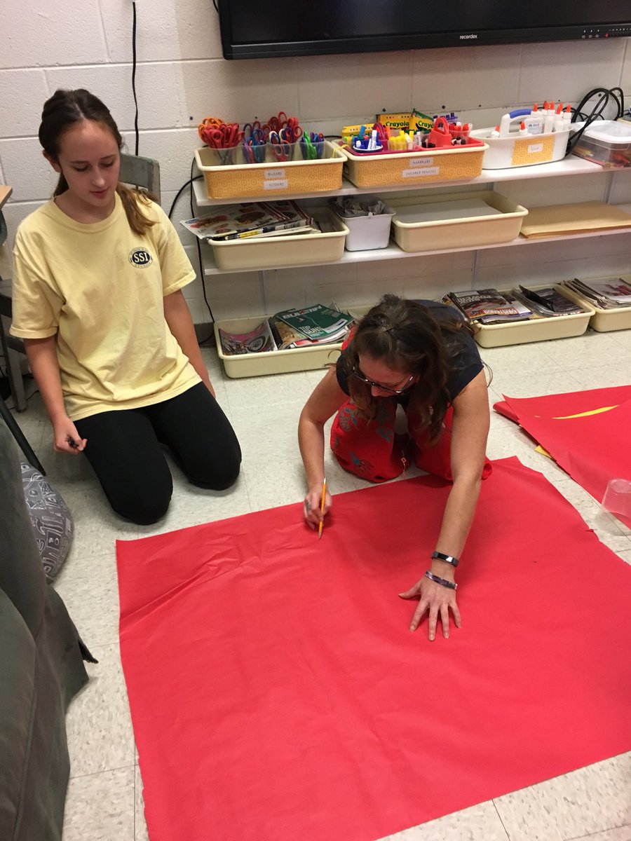 NGKeyClub's tweet photo. Northgate Key club preparing for National Teen Driver Safety Week! #1Life1Choice https://t.co/1gvZ8bGjrN