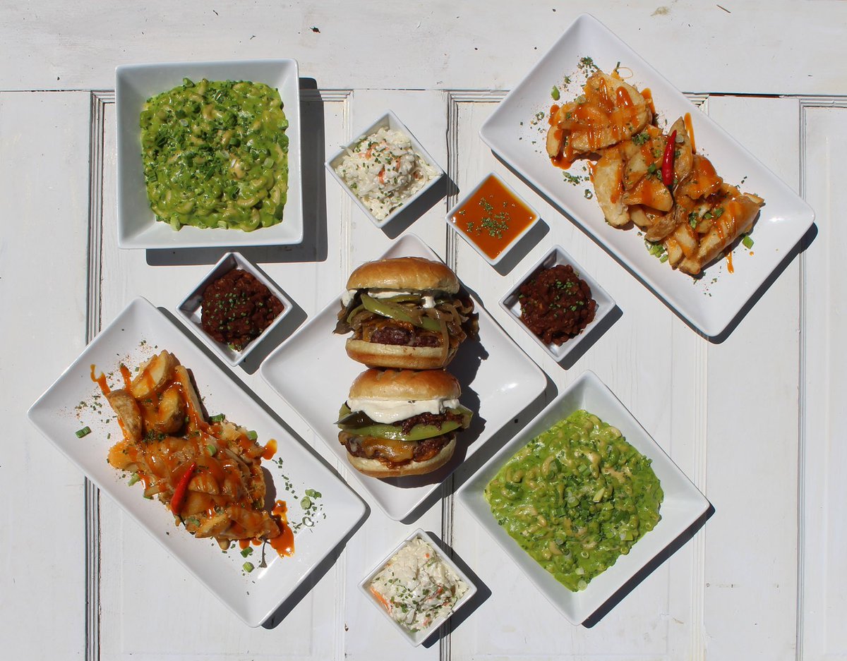 Watch the #MLBPlayoffs AND get restaurant quality food on your couch. Is it us or did your life just peak? goo.gl/e3fSMf