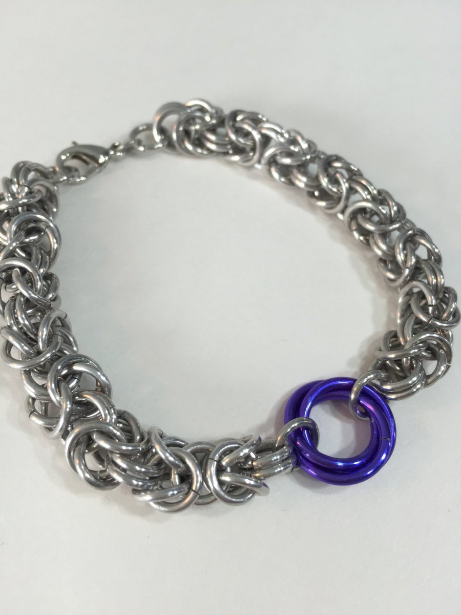 randomjewelry's tweet photo. Purple and Silver Chainmaille Bracelet | Mobius Knot and Byz… https://t.co/ZbnA0Ktbfv #RandomJewelry #PurpleBracelet https://t.co/ytj68fZn6B