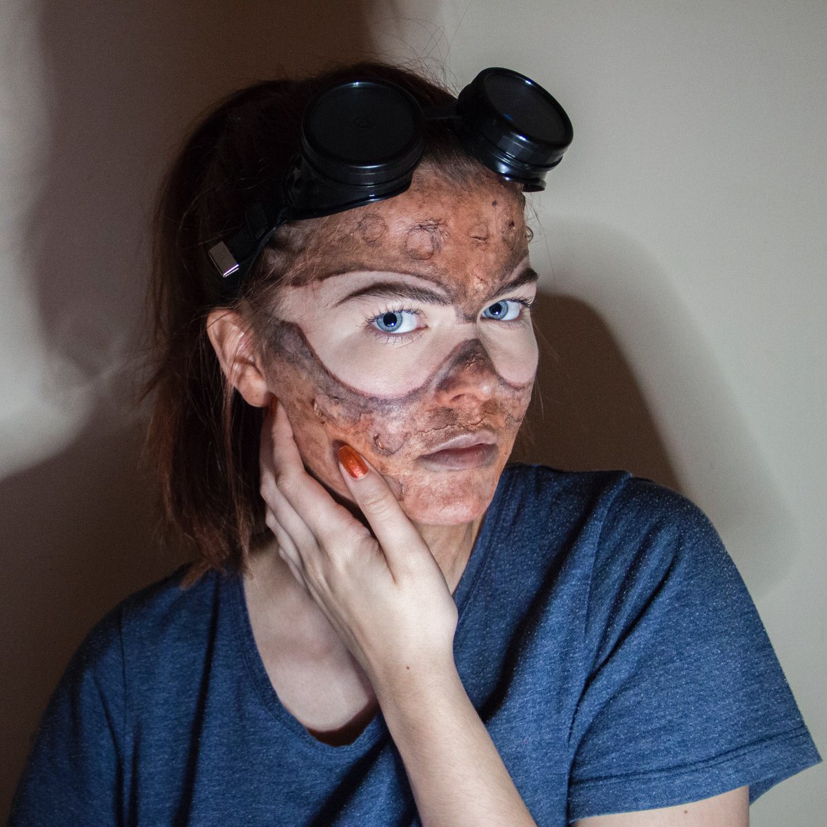crybabybleu's tweet photo. #31daysofhalloween day 11 ⚡️ steampunk burns / experiment gone wrong https://t.co/Yq9YRMV3Bb