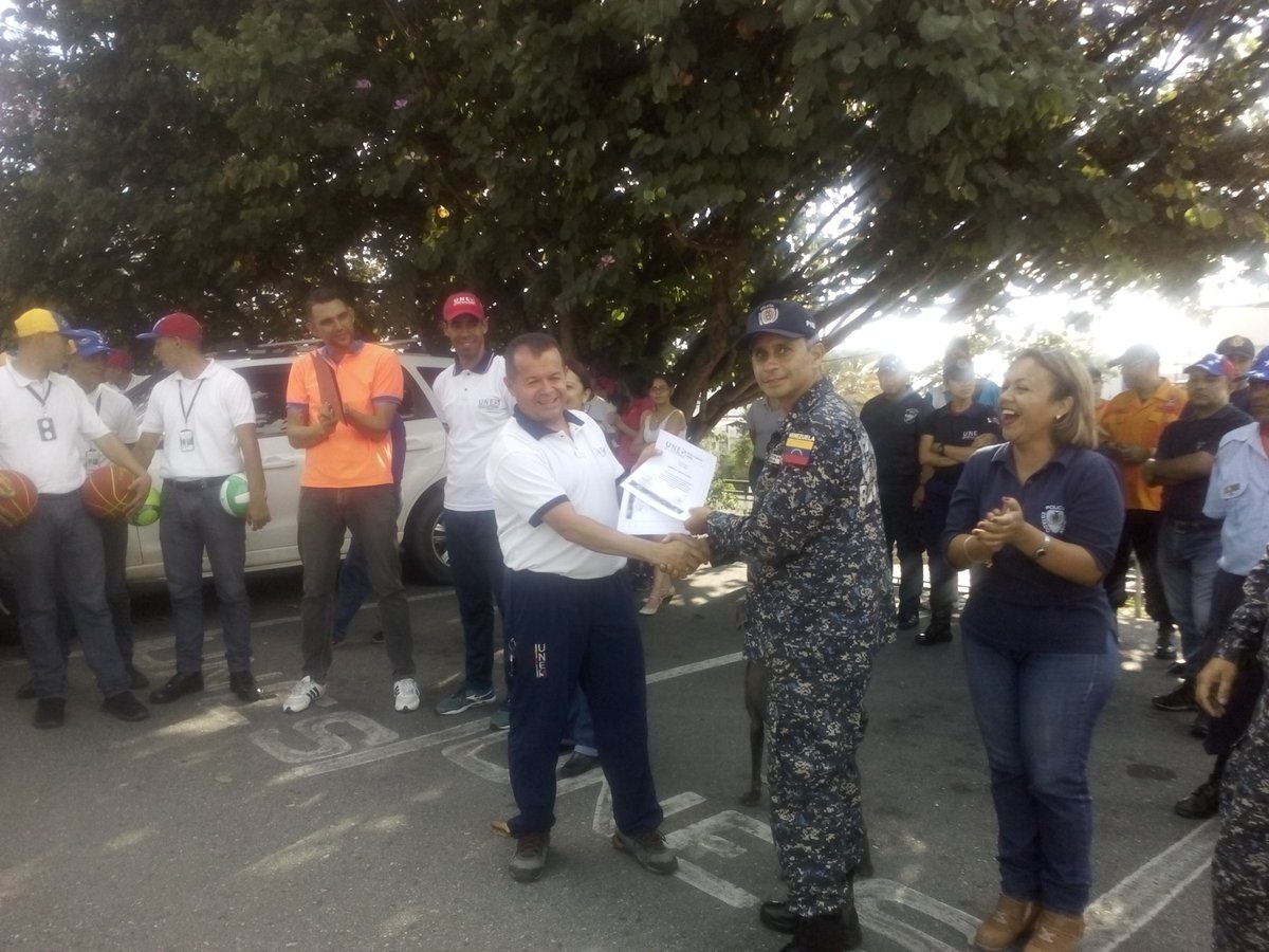 meridaunes's tweet photo. Entrega de reconocimiento por parte d la Coord. CIVS 3er Lugar Jornada d Buenas Practicas Septiembre. @MARamirezPNB https://t.co/u9MOoxeQXR