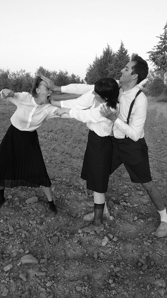 CarmelaGarrido's tweet photo. Entre las dos fotos:
dos años 
trabajo duro 
tres actorazos 
un dramaturgo 
una obra 
un premio 
#LaManada llega a @puertaestrecha1 #En2Días https://t.co/na2vBUr5rb