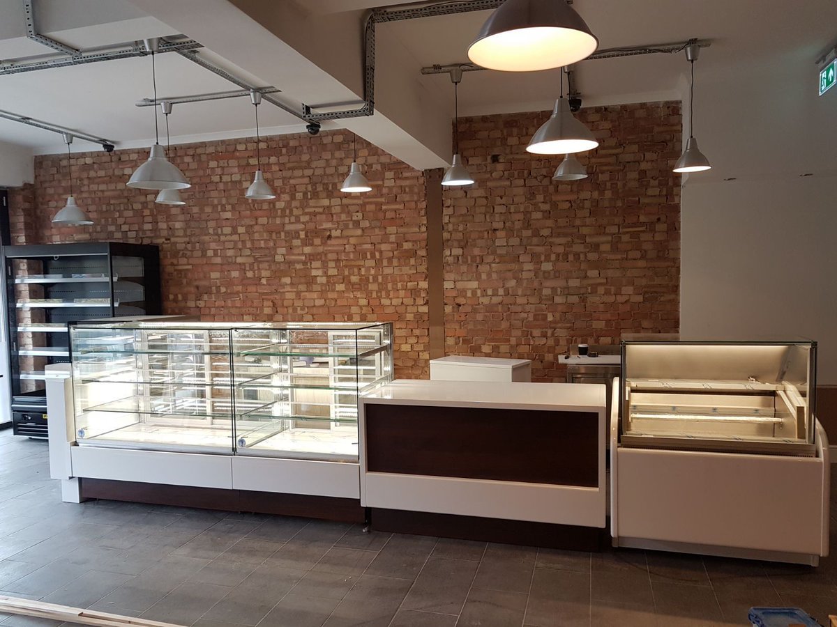 BestronicLtd's tweet photo. #Cake Display #Fridge Square Glass 1.4m long with #LED lights  also available in 0.9m or 0.6m panels available in any colour https://t.co/N9MbcwuQsu