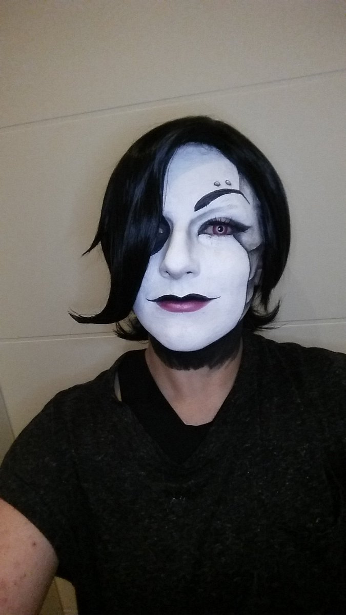 _astermoth's tweet photo. "Hello Darling!~"

So after about 2 hours i'm done (quite literally) with my very first Mettaton Ex Test https://t.co/sDS5mH4z1s