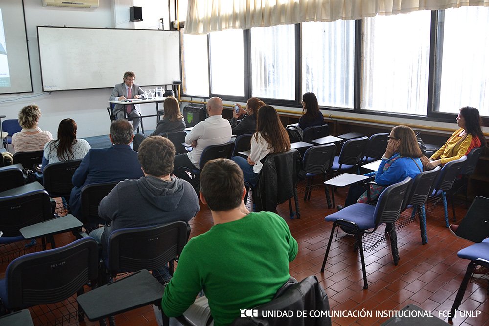 economicas_unlp's tweet photo. Ahora Conferencia: Los DDHH en los objetivos de desarrollo sostenible de las Naciones Unidas con F. Salvioli ➡️https://t.co/bbf1biISz8 https://t.co/vJphVj21Kp