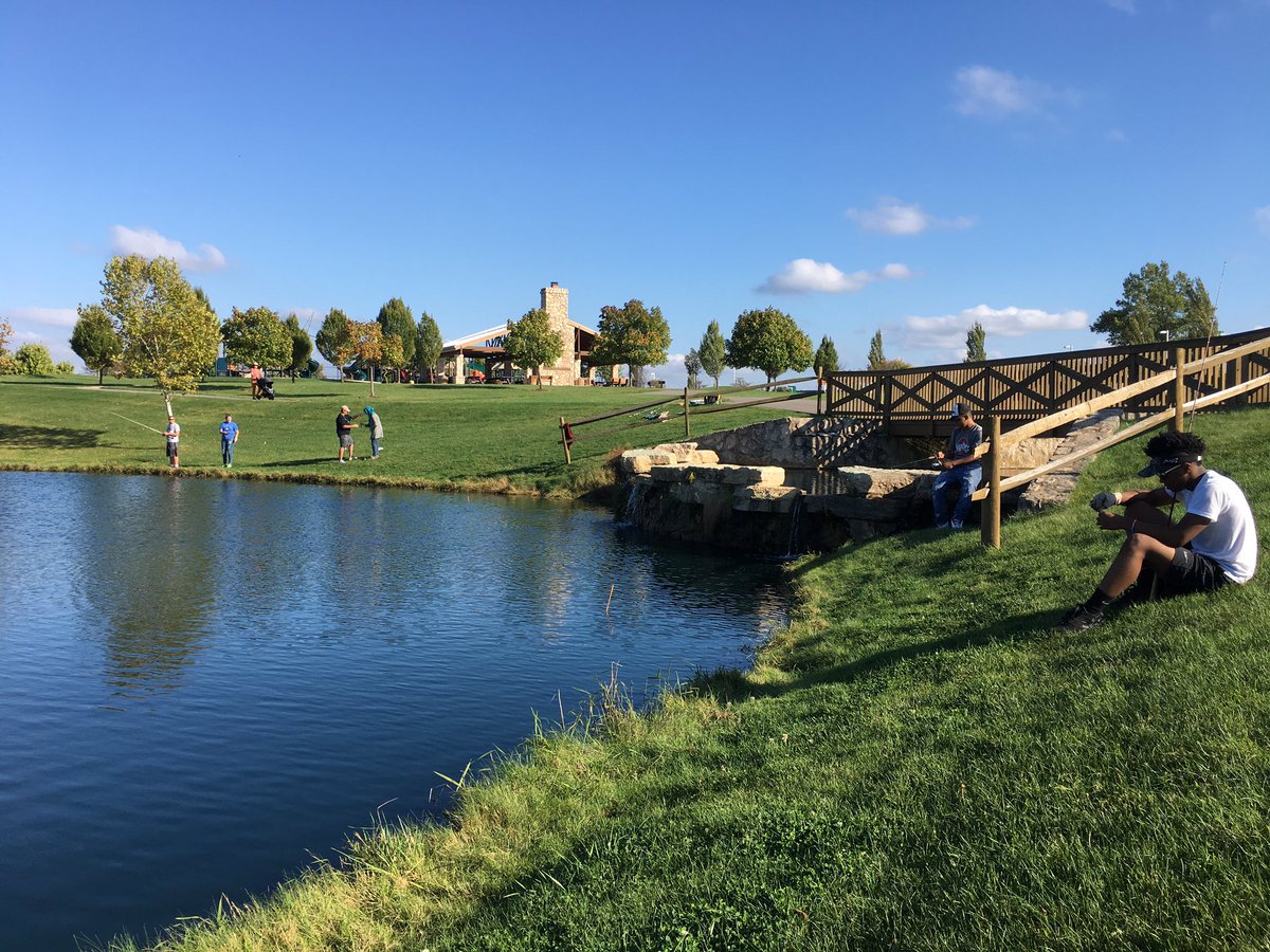 missbethAPE's tweet photo. It's Fishing Club tonight and we are on 'em!  Look at these kids!!!  @LPovOLAAT @OneLeg_at_aTime @wcsdistrict #WeAreTW #ItsWorthit @BASS_nation https://t.co/mKvI9bP9VT