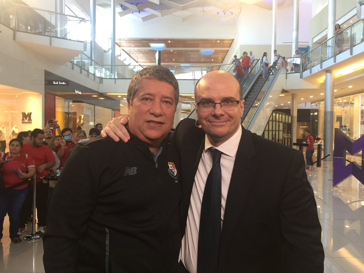 Solo Henri Michel y este señor han clasificado a 3 selecciones diferentes para la Copa del Mundo. Es LA LEYENDA DEL BOLILLO GÓMEZ 🇨🇴 🇪🇨 🇵🇦