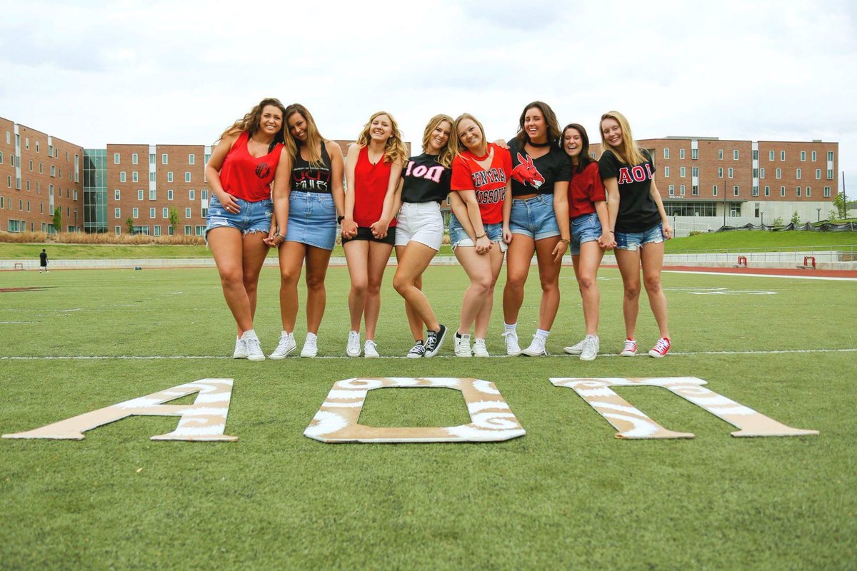 Green4Queen's tweet photo. Caroline's passion for AOII and love for her sisters shows in everything she does and stands for❤️🐼 #GreenforQueen #gogreen ♻️💚 https://t.co/BFpGF5cH3a