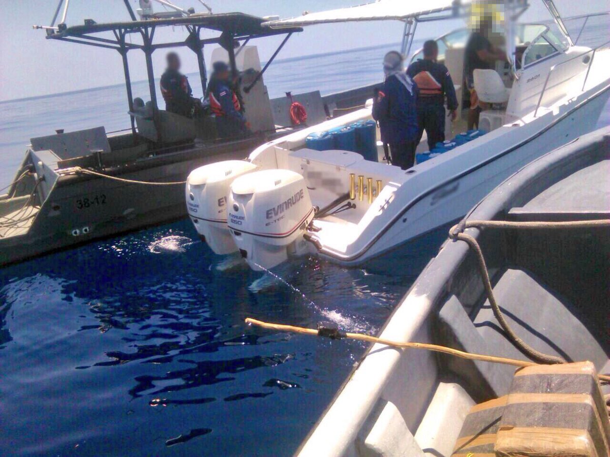 Cae otra embarcación en aguas internacionales, tres detenidos y podría oscilar en 400 kilogramos de cocaína decomisados.