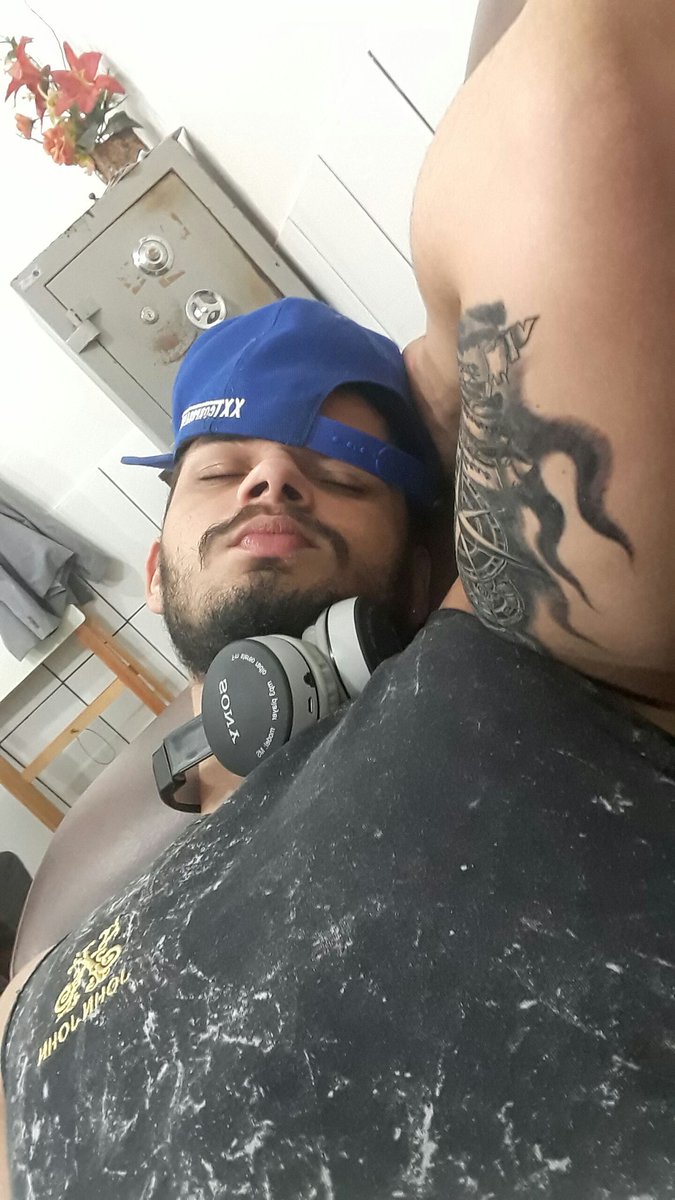ASSF013's tweet photo. Disposição pra malhar hoje... 😪😪 #ToDormindo https://t.co/95FRJy9JIX