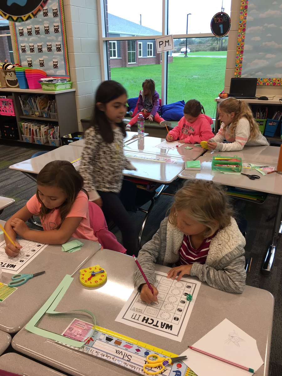 We had so much fun learning a new game to practice telling time to the quarter hour today! #pearsonpioneers