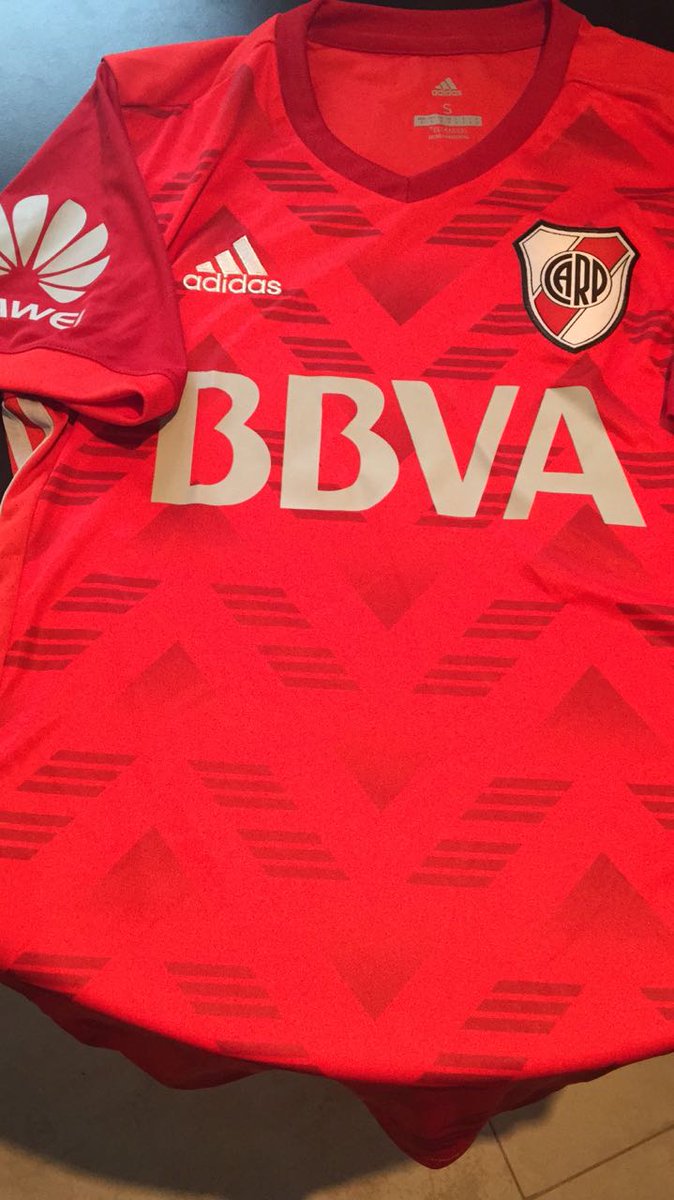 juancortese's tweet image. ¿Hay algo mejor que un domingo en el Monumental viendo a River? Verlo con la nueva @adidasAR alternativa que estrena ante At Tucumán