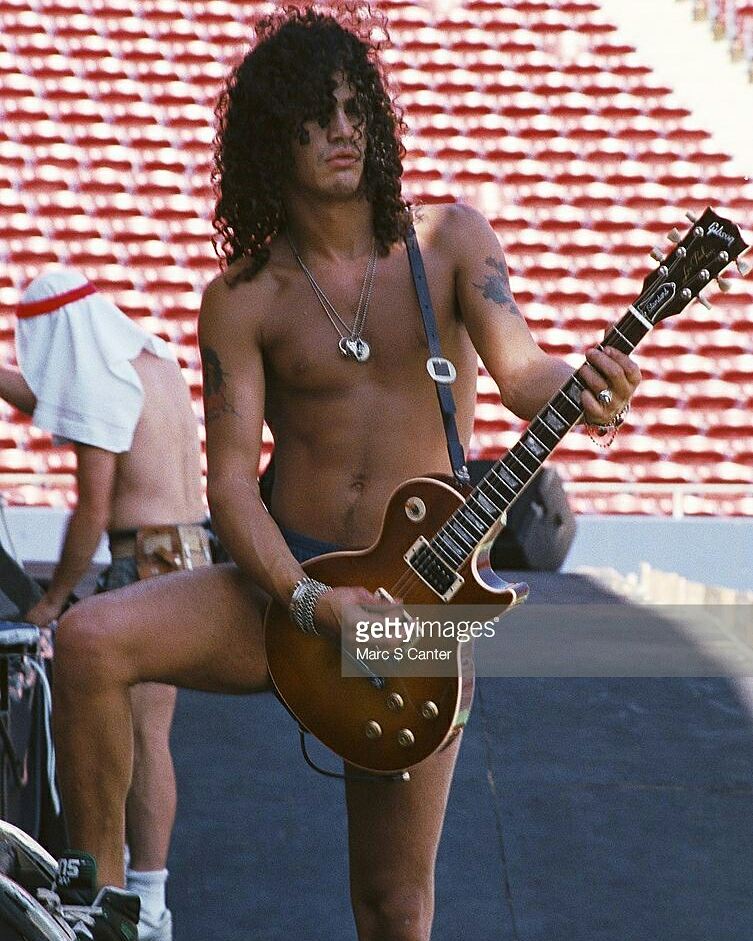 CinthiaM97's tweet photo. Paradise city 
#slash #gunsnroses #rock #guitar https://t.co/blob6rG0DN