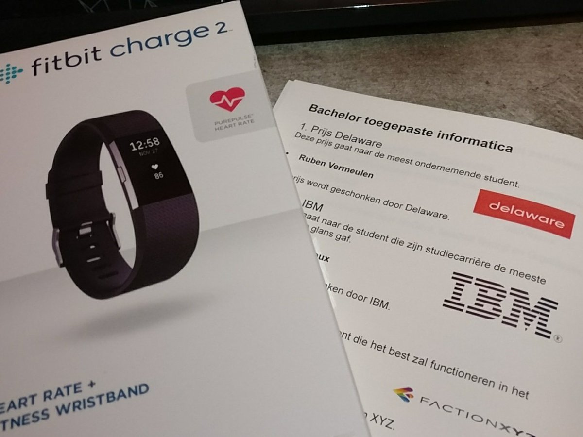 rubverm's tweet image. Meest ondernemende student #toegepasteinformatica, bedankt @delawareBeLux @Hogeschool_Gent voor de @fitbit