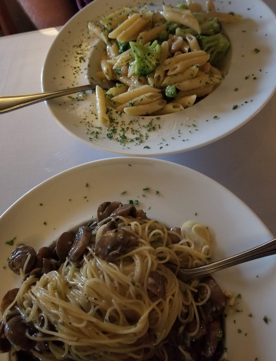 Ki11EmA11's tweet photo. Garlic for Days, Fortuna's #ChewsToHelp @DiningOutWNY https://t.co/8zjuYgM44S