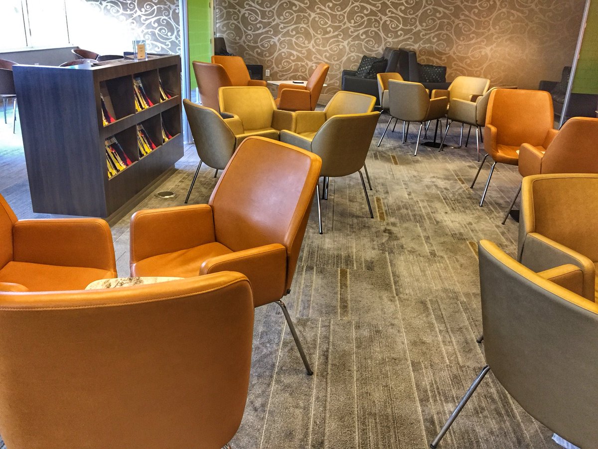 jperri's tweet photo. Flight delays are easy when you get to visit the @MSPEscape #airportlounge #msp #amex #escapemsp https://t.co/pdQD1tixxL