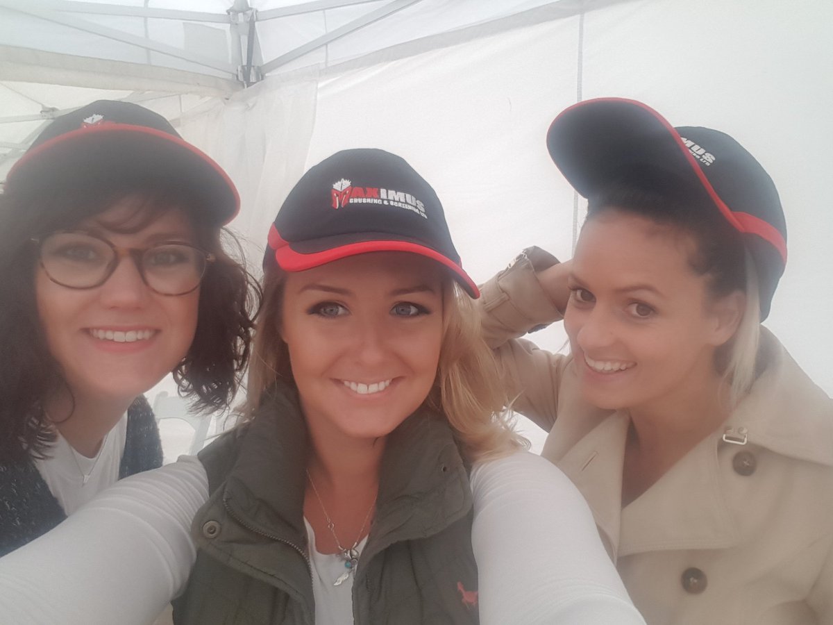 mints0urce's tweet photo. Great to meet you today @BigJoeEgan #Maximusscreening ...lots of love from the Mintsource girls 💋 https://t.co/BhDuYuSuTP