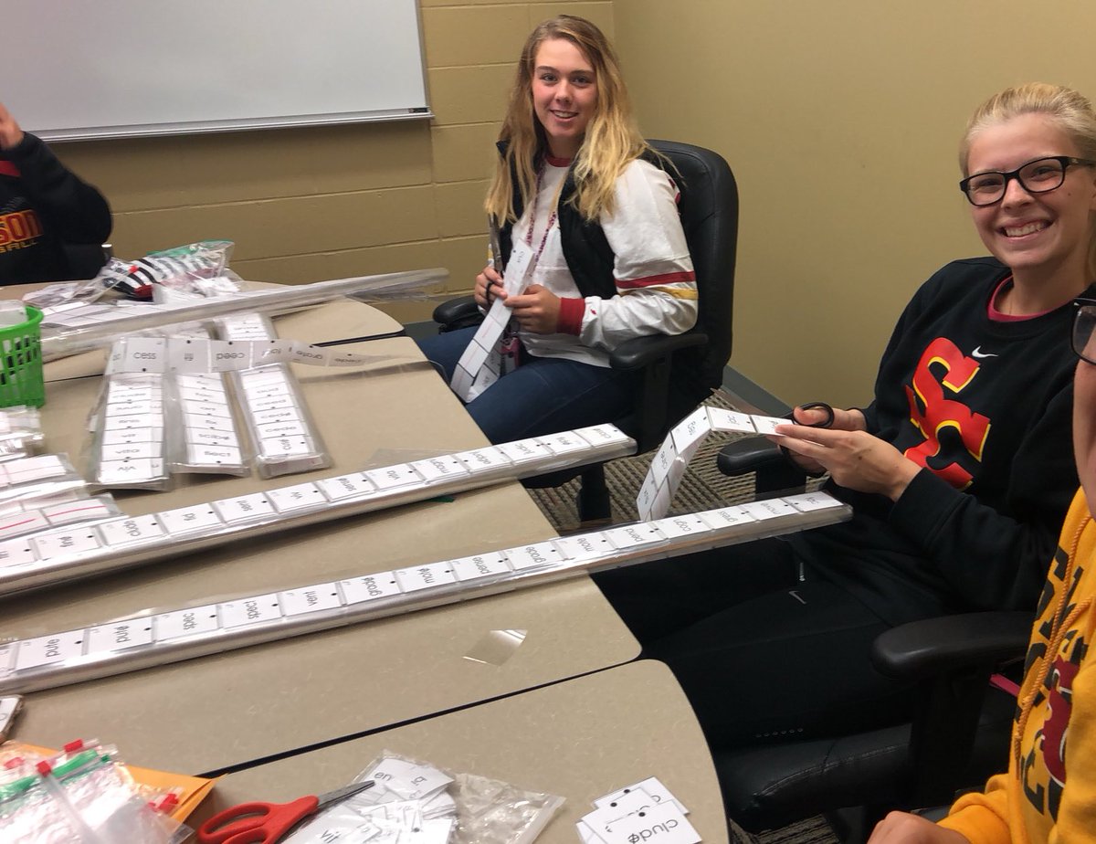 SCStormSoftball's tweet photo. Got to help out at the Elementary school here in town today!!!!! Always willing to help out others✂️📚❤️💛⚾️ #ROLLSTORM #SCSOFTBALL https://t.co/i61KoArgDF