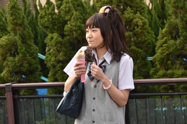 eiga_natalie's tweet photo. 新垣結衣がコギャル、ガングロ、チアガールなど七変化！「ミックス。」新写真（動画あり / 新写真7枚） #ミックス https://t.co/LtTUMDghRl https://t.co/GnNI4aGFpC
