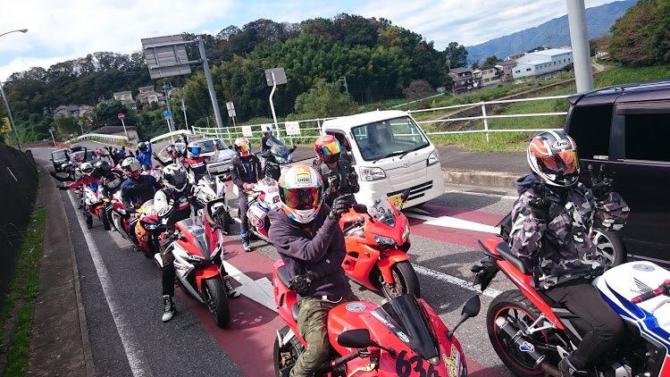 NNCT_motorcycle's tweet photo. 【活動報告】
10/8に奈良の針テラス行ってきました！CBRミーティングということで20台のCBRが集まりました！本州外からは唯一の参加で距離的にもハードなミーティングとなりました😅
次回開催は四国で行う予定です！ https://t.co/9vUFnRC2Lm
