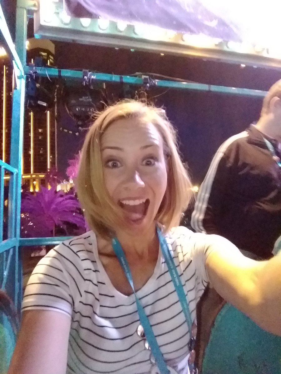 A_Ferrrr's tweet photo. #datanightout  at #data17 I'm done adulting https://t.co/ywPKeigNWZ