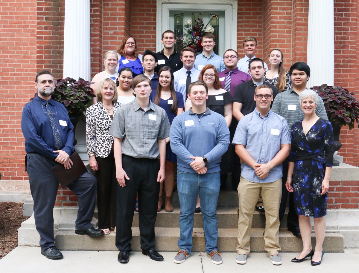ICPresFarley's tweet photo. Welcoming Professor Estabrook and his First-Year Seminar students to dinner at Barnes House on Monday evening. #ICTrueBlue https://t.co/1IP2UXqGQT