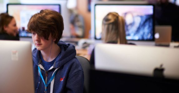 Jisc's tweet photo. Why should colleges embrace blended learning?

https://t.co/PsR5ot2S7N https://t.co/2U7cXIOoum