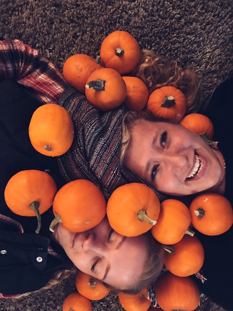 kay_la___'s tweet photo. fall, festive, fun @CruatState https://t.co/joLf5peusc