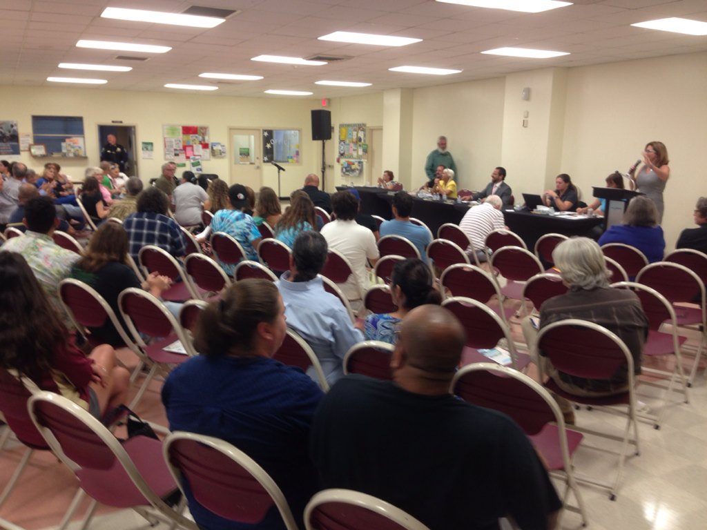cohgov's tweet photo. Thank you @Traci4Hollywood for hosting tonight's #CommissionInTheCommunity at David Park. TY to all in attendance. https://t.co/AZ7XkfFgVq