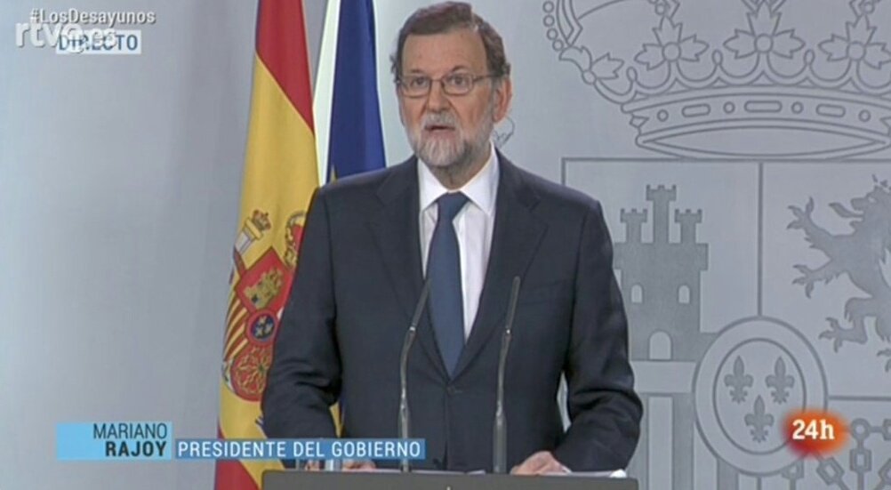 Xuxipc's tweet photo. -El Gobierno suspenderá lo que haya aprobado Puigdemont.
-Si suspende la suspensión, Catalunya será independiente.
-¿Sí o qué? https://t.co/cD8UkvvQRF