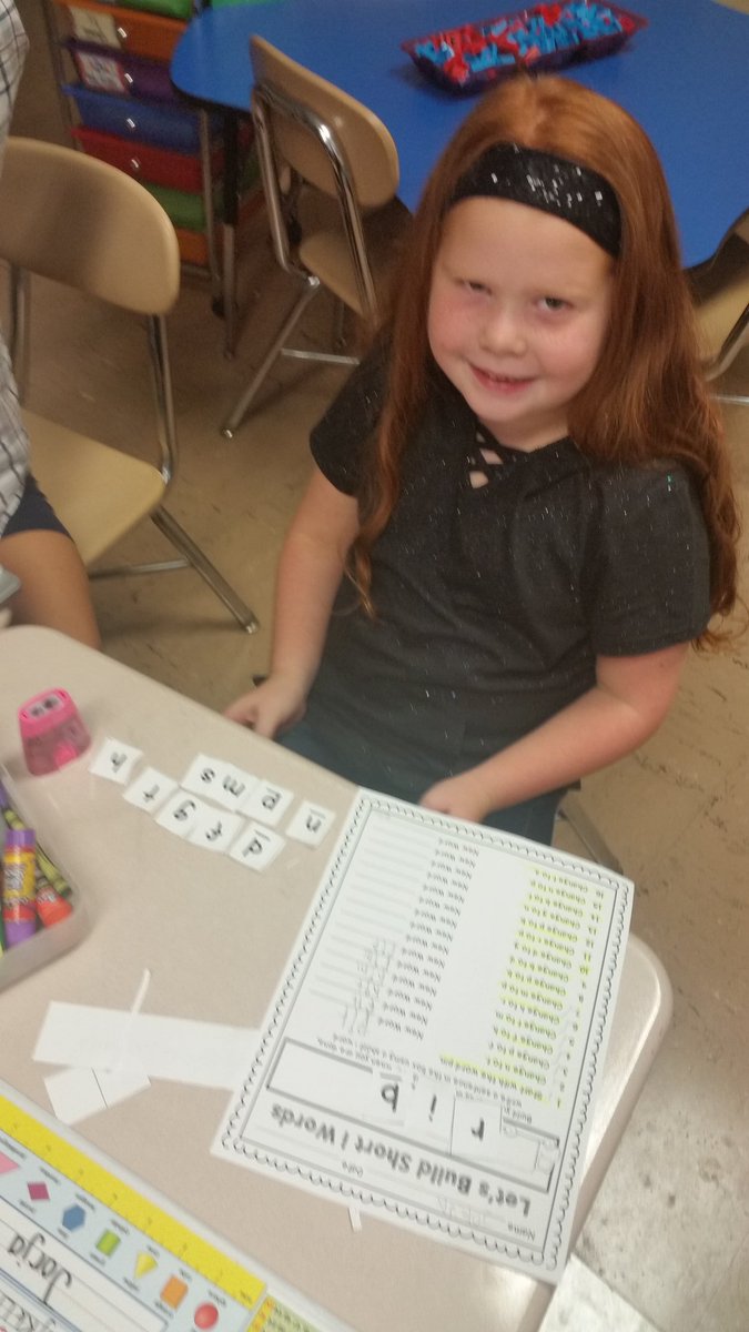 lhayesteach's tweet photo. Let's build short  i words! #phonicsactivity #havefunlearning @FranklinELsch https://t.co/33w5mNgVAm