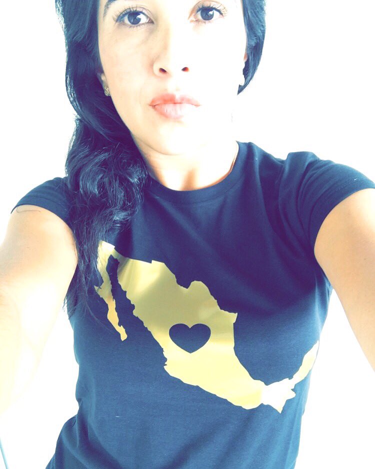 MarianaTorio's tweet photo. Ya tengo la mía 🇲🇽🙏🏼❤️ @tshirtconcausa #FuerzaMexico #soyMéxico #toritips https://t.co/AstETuitiX