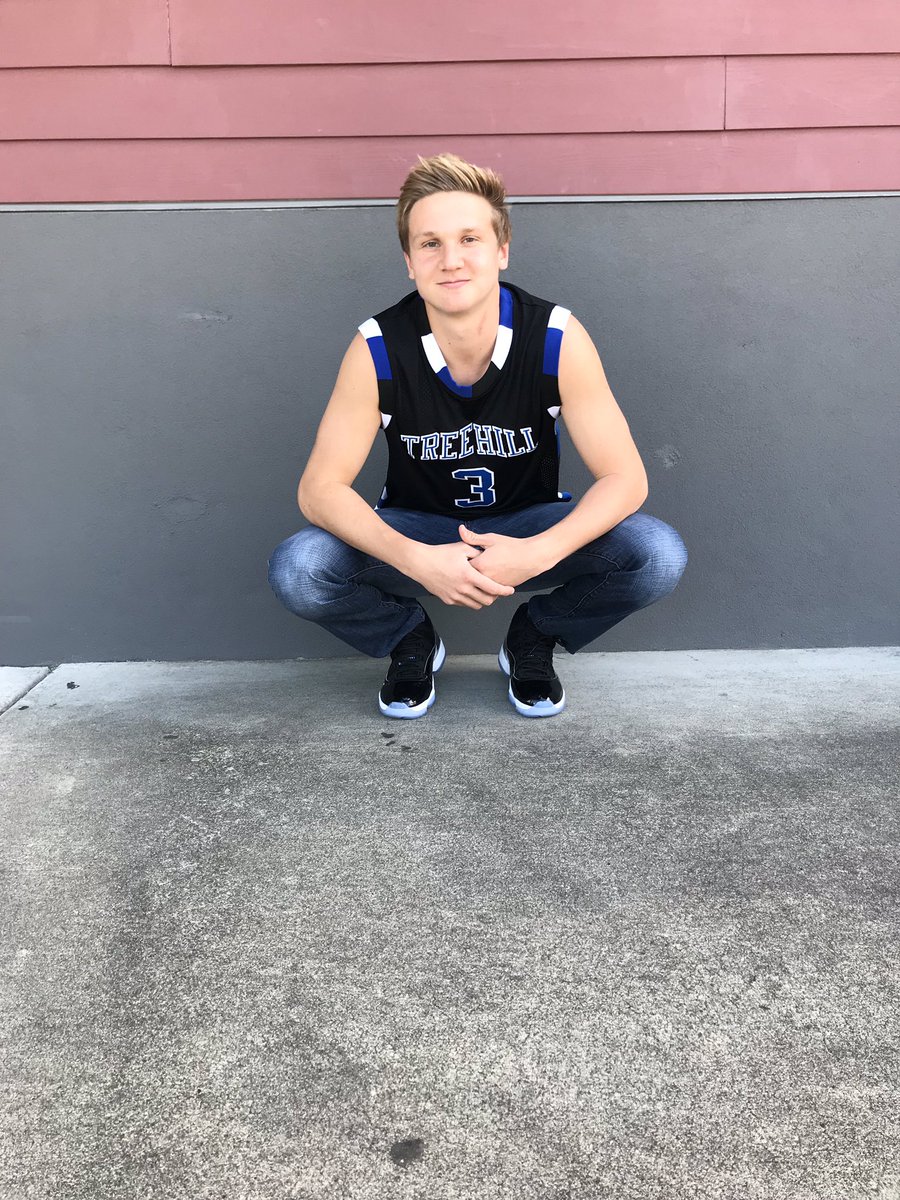 DylanCooley33's tweet image. One tree hill for spirit day 🔥