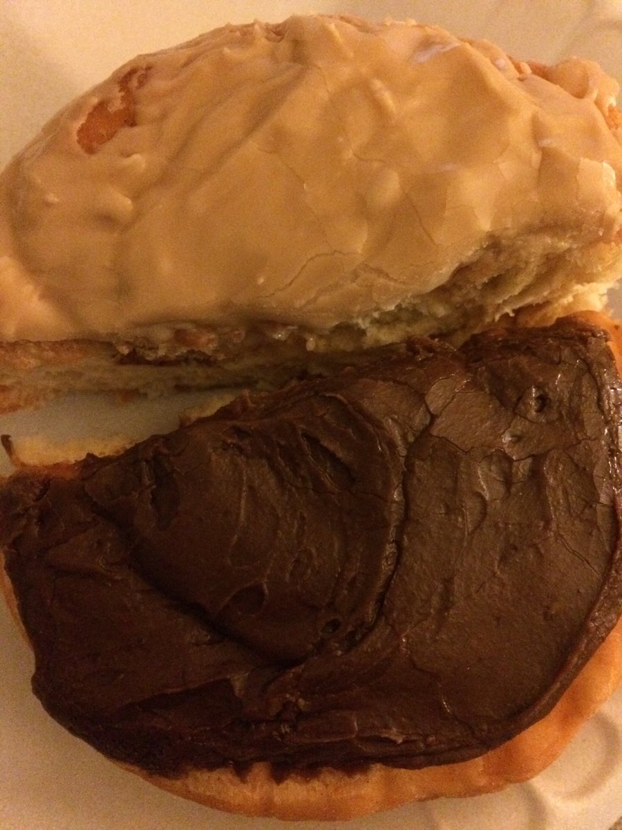 Lmhill16's tweet photo. When you can’t decide between a caramel iced or chocolate iced @jacksdonuts. #splitthem #wheresthemilk #dessert 🍩❤️ https://t.co/s491oTX3GH