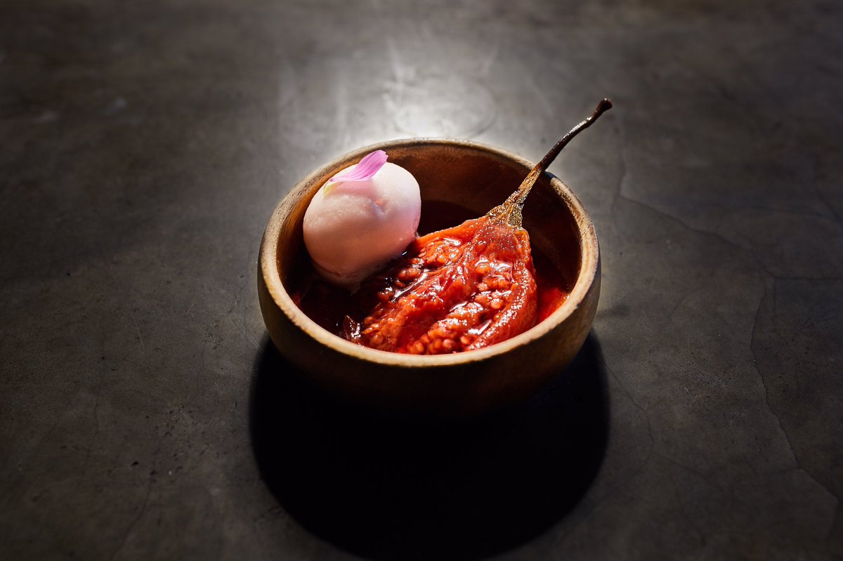 pre-postre de esta semana, sorbete de ruibarbo y tomate de arbol comprimido con canela y nuez moscada nacional // riesenrestaurante.com