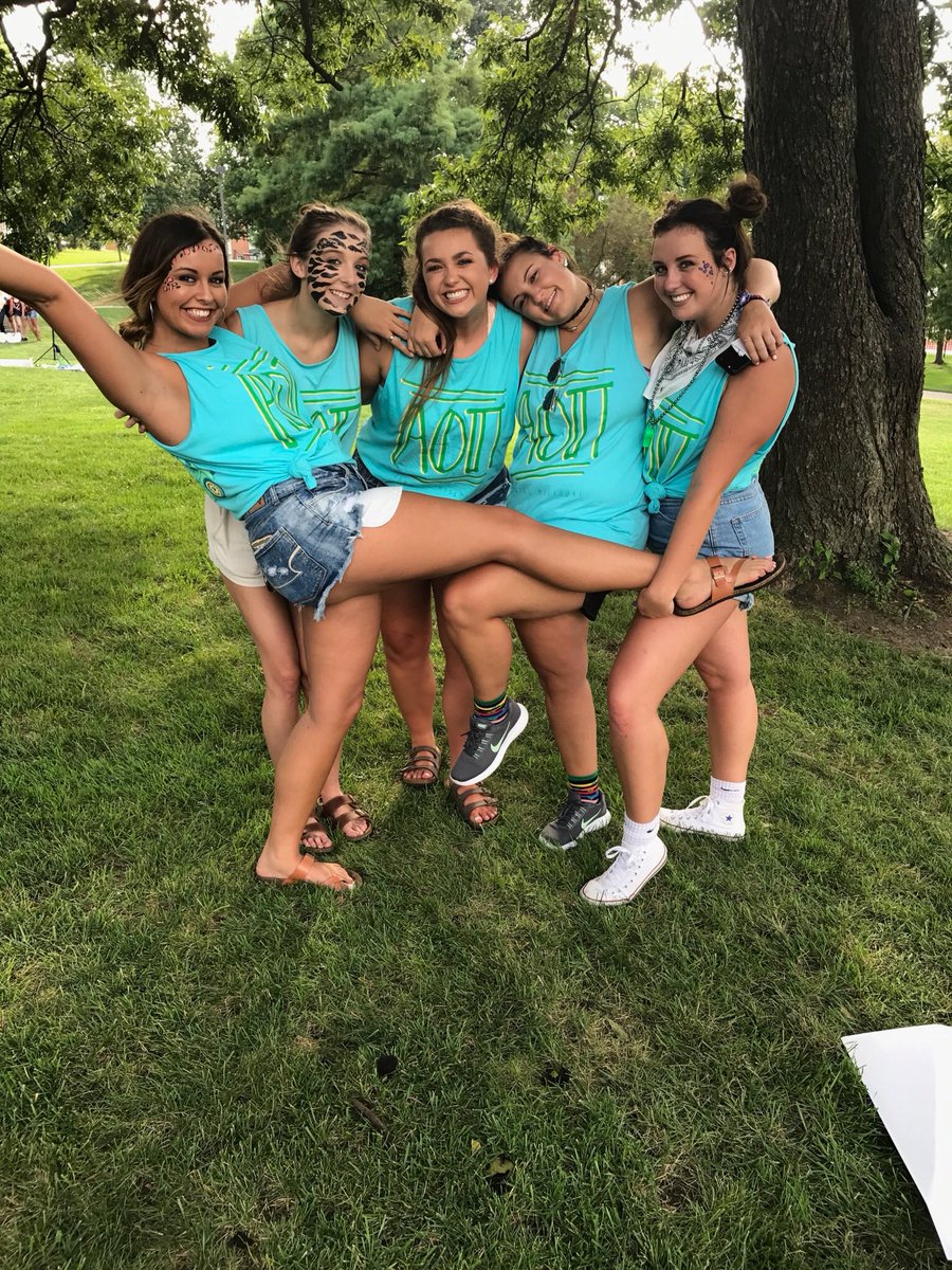 Green4Queen's tweet photo. Thank you to everyone who voted!! We're excited to enjoy the rest of Homecoming week and cheer on the Mules this Saturday!! #snoutsout 💚♻️ https://t.co/2cjfxDgFaZ