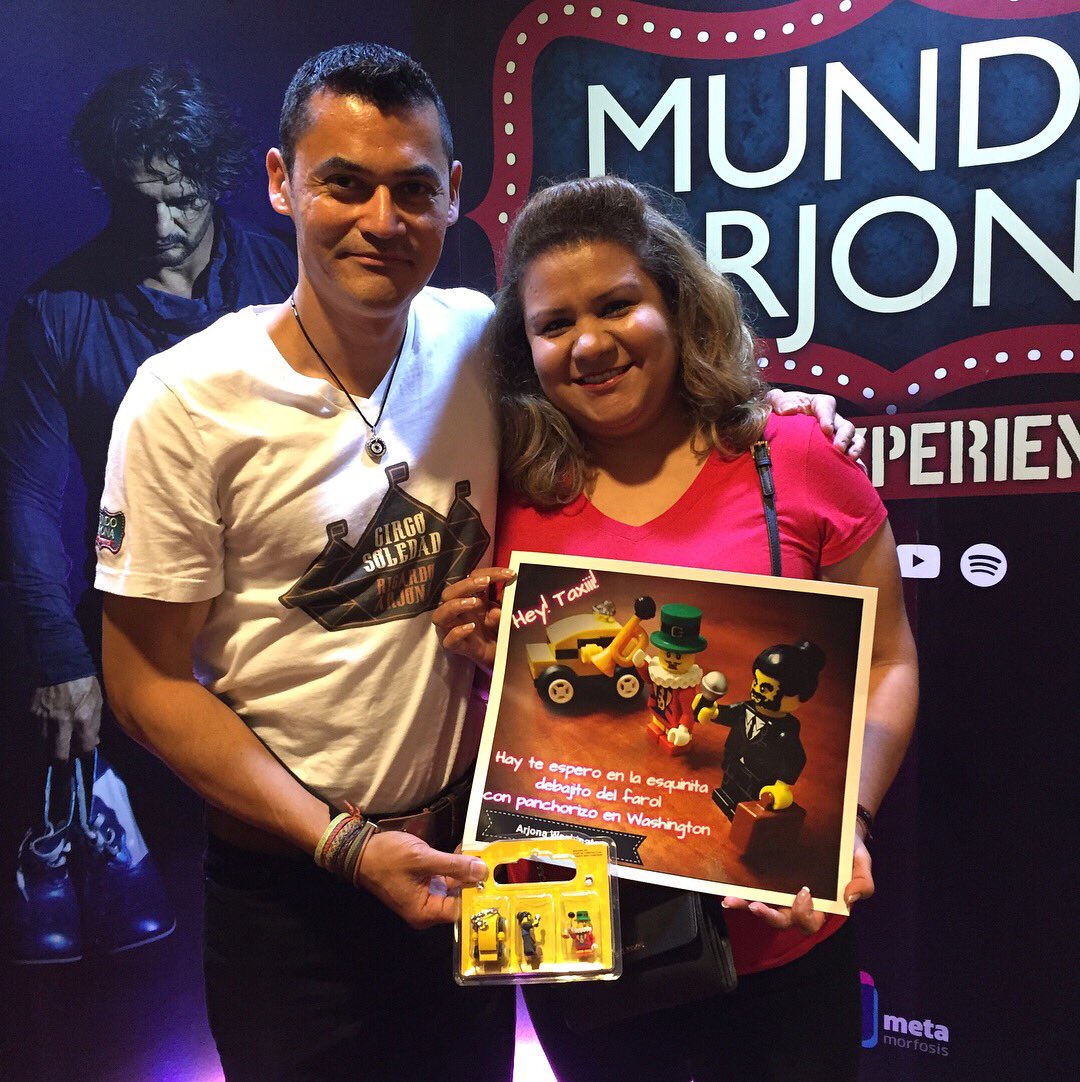 InfoMundoArjona's tweet photo. Que tal este regalo de parte de @Arjonafansdc  en Washington ♥️?,Legos de @Ricardo_Arjona y #Panchorizo .
#MiembrosFelices https://t.co/YO9OCSCEPn